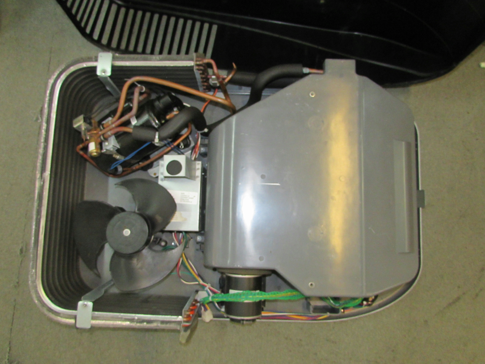 Coleman Mach 8 47054A879 Air Conditioner RV AC - Broken or For Parts How To Recharge A Coleman Mach Rv Air Conditioner