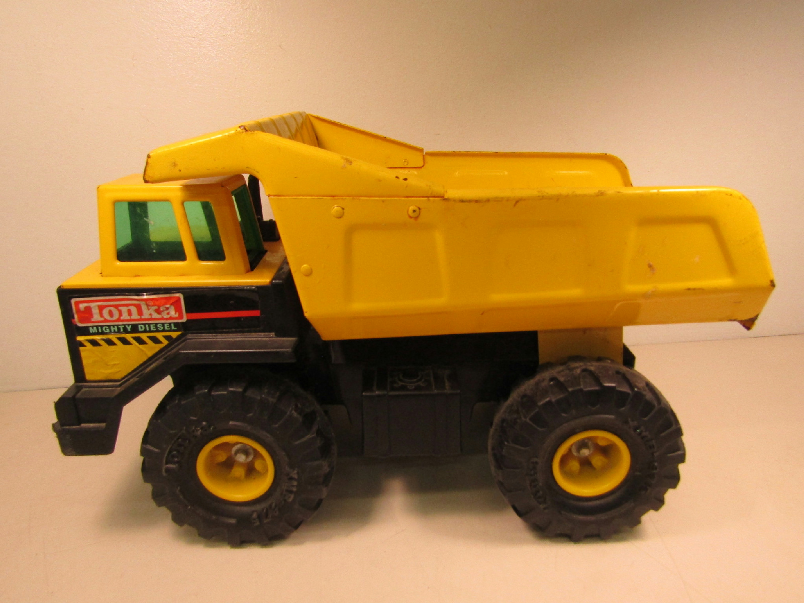 1993 Tonka Mighty Diesel Yellow Toy Dump Truck Metal